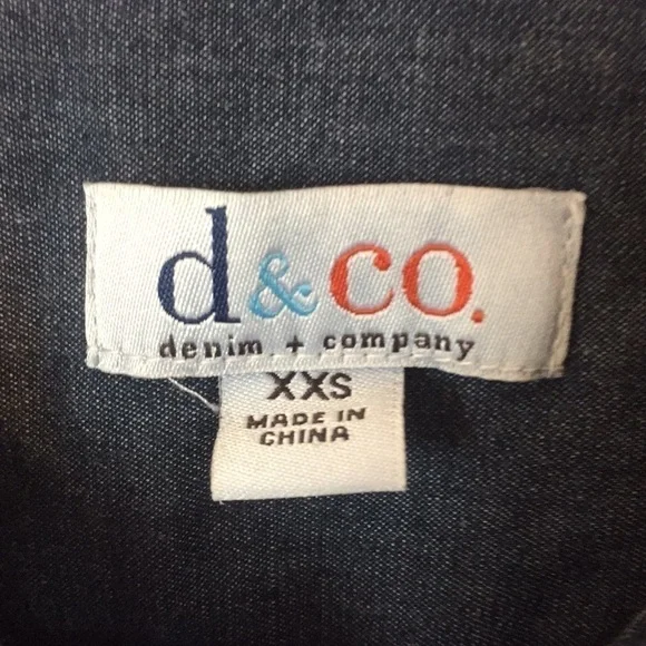 🌸 Denim&Company blue button down top. Size XXS. - Picture 4 of 8